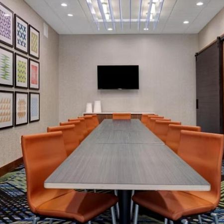 Holiday Inn Express & Suites - Detroit - Dearborn By Ihg Zewnętrze zdjęcie