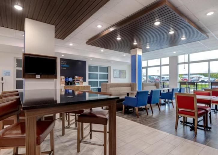 Holiday Inn Express & Suites - Detroit - Dearborn By Ihg Zewnętrze zdjęcie
